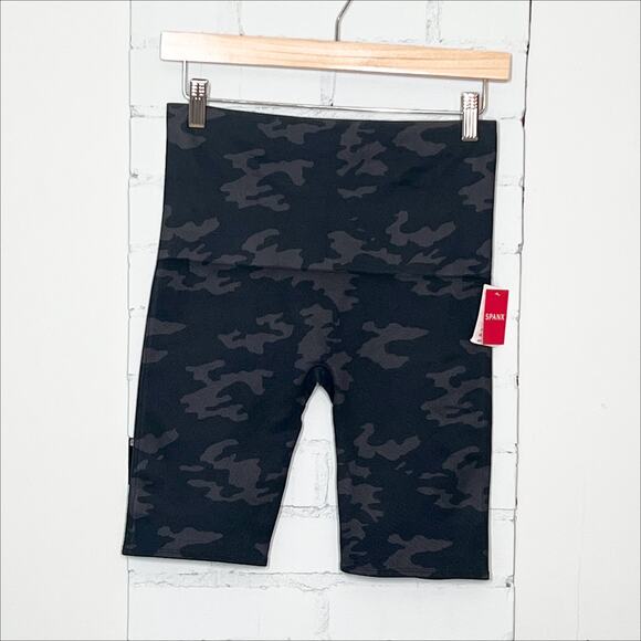 NWT Spanx Look at Me Now Bike Short Black Camo XL - Picture 2 of 9
